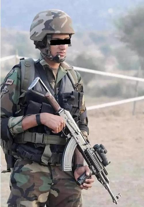 美军特种部队强力推荐中国562突击步枪比81式更受欢迎