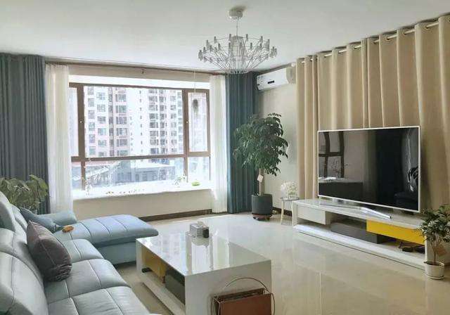 最新的装修方式,安装飘窗也是制造了一个浪漫的环境,那么客厅飘窗装修