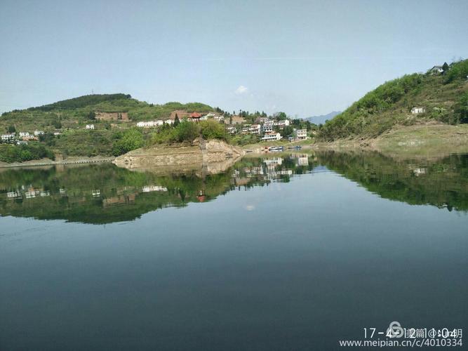 2017年4月11日,一行15人自驾到陕南流水镇.