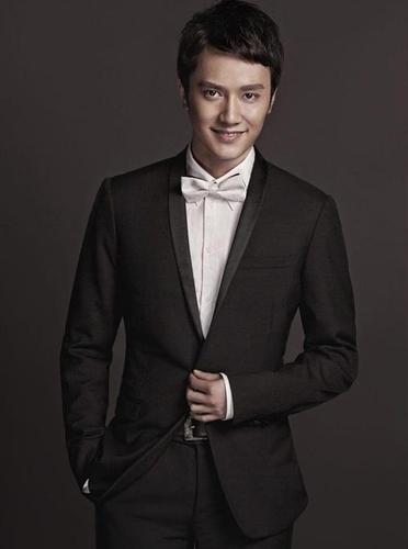 先力高:刘恺威冯绍峰穿衣品味比拼