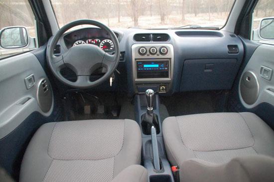 内饰:简约实用 风格统一