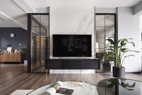 网易首页>网易号>正文申请入驻> 电视背景墙则由两侧透明的铁艺玻璃