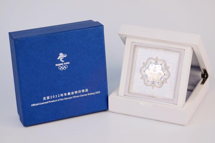 银章背面印有北京冬奥会会徽和"北京2022年冬奥会开幕倒计时200天纪念