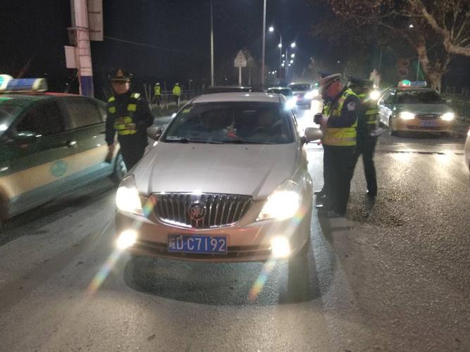 市运管处执法行动一组查扣涉嫌非法营运车辆