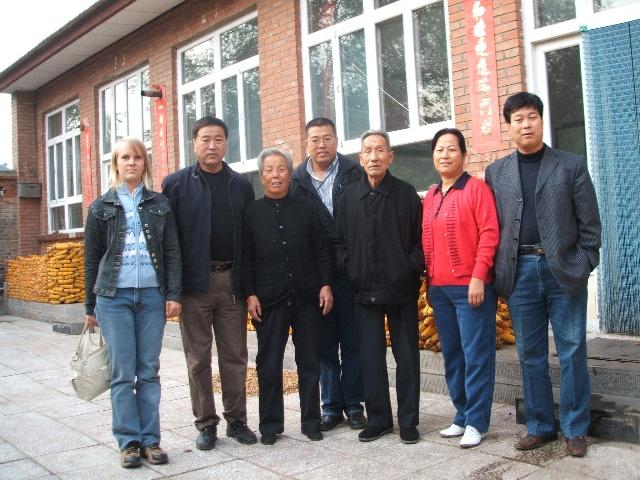 这是我们在阳泉盂县中社亲属家的院子里的合影