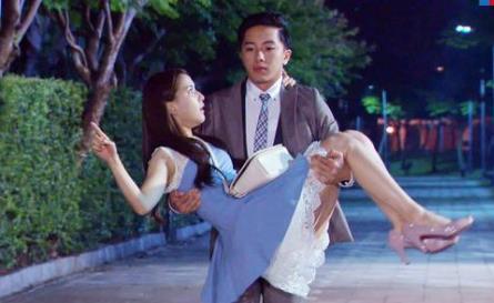 经常看到影视剧中的公主抱,男演员如此轻松原来是这么拍出来的