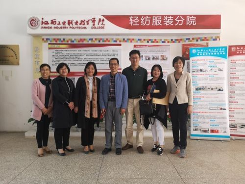 江西工业职业技术学院副校长支卫兵,继续教育学院院长吴勇翀对陈桂枝