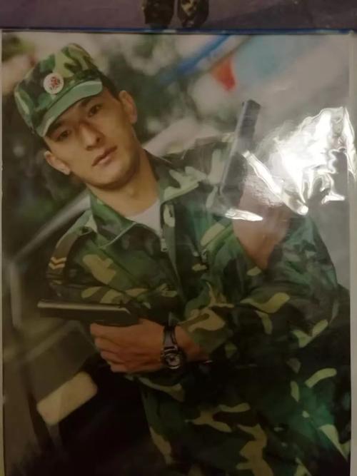 1999年至2004年在沈阳军区65655部队服役,一级士官