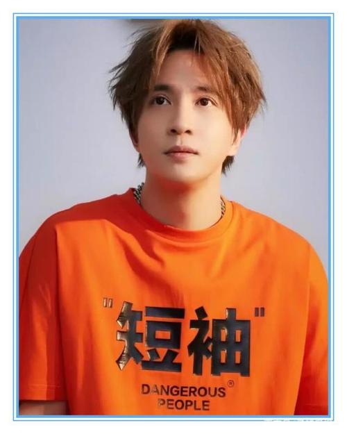 薛之谦近照曝光,从帅小伙变油腻大叔,网友:憔悴的让人