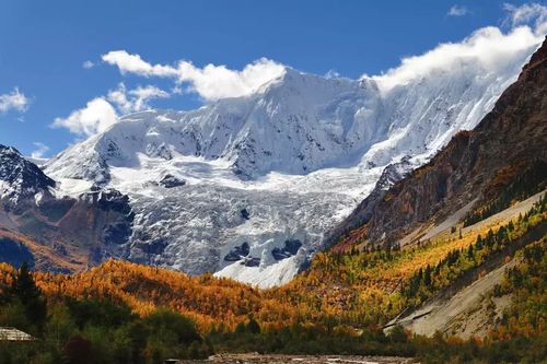 冰川中国最美景观大道——318波密景观带本文转载自:波密县旅发委特此