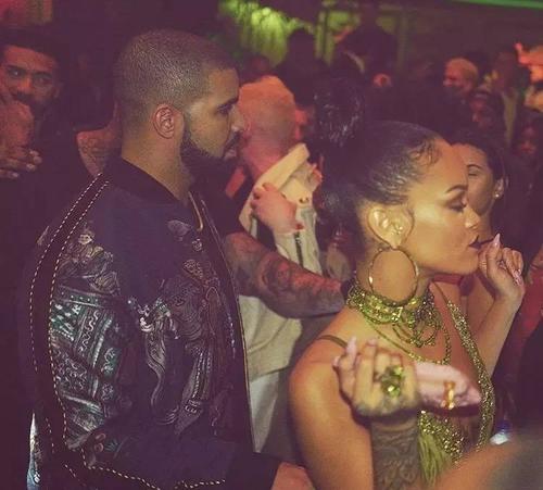 drake 深情告白蕾哈娜:"我从22岁那年就爱上她"