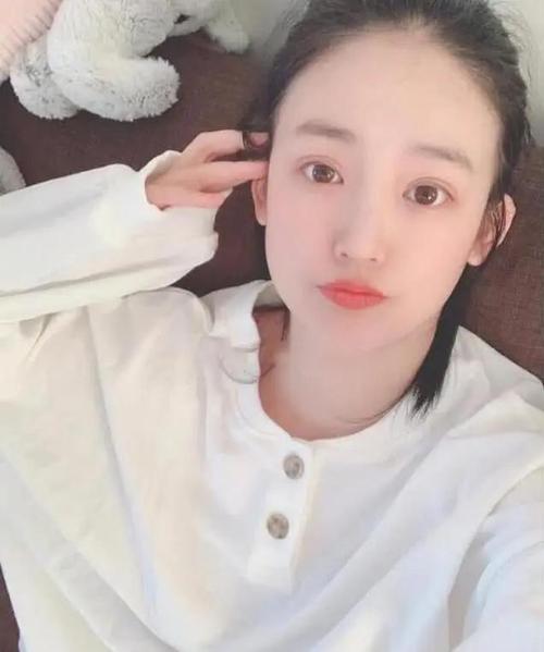 出轨绿地集团某高管的张雨婷化妆美颜和未p照片差别到底有多大