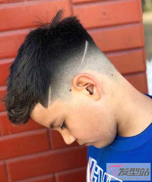 2021年男童新发型推荐 时尚帅气小小型男必备短发