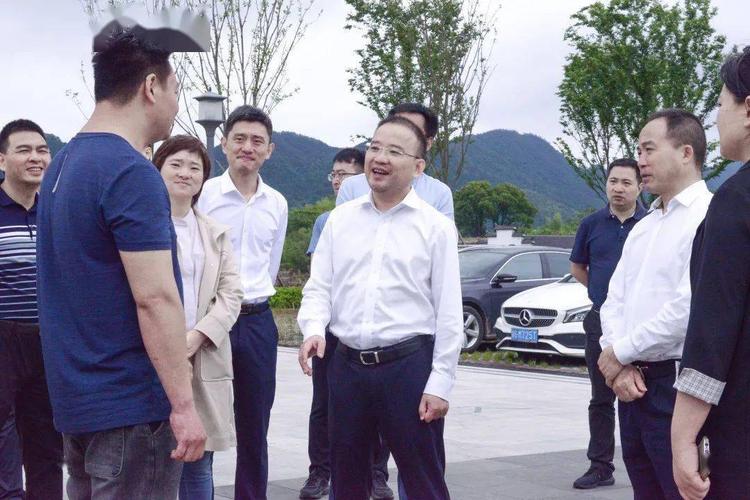 团省委副书记何黎斌来义调研共青团工作