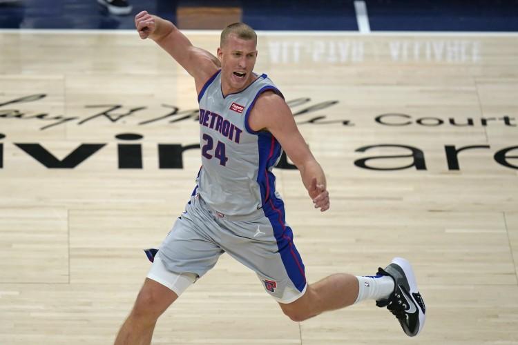 黄蜂官方:欢迎普拉姆利加入球队