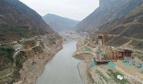 松花江特大桥主桥首座主塔施工完成,金沙江特大桥边跨