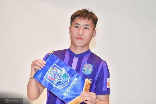 终于等到你,津门虎主客场球衣写真出炉|天津津门虎|懂