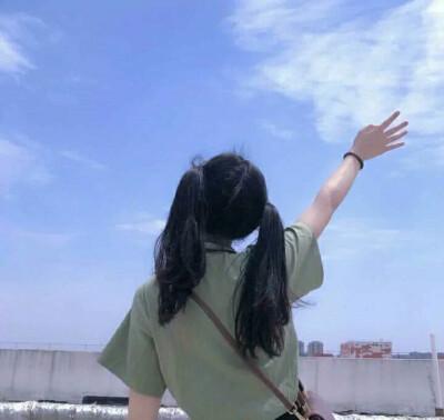 真人背影系女生头像:热爱可抵岁月漫长