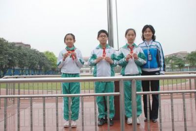 中山网_新闻频道_小记者网稿件_杨仙逸小学2009大队委