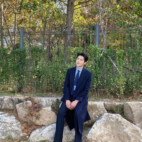 金宣虎透露2022年工作计划婉拒代言邀约见面会等行程专注拍戏
