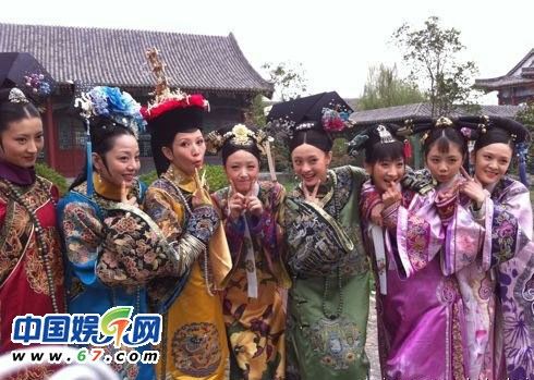《甄嬛传》花絮照全曝光 后宫小主丫鬟齐卖萌(组图)