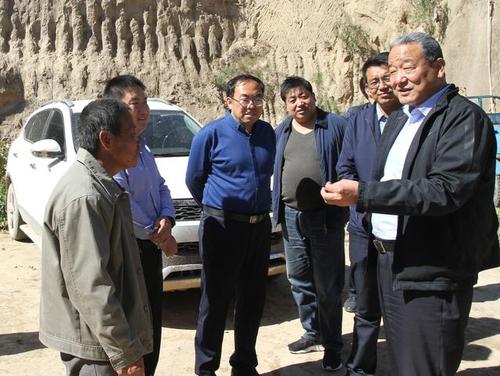 董强深入吴仓堡镇调研扫黑除恶和脱贫攻坚工作--延安市人民政府