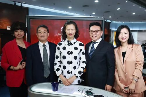 本期节目由著名主持人骆新主持,邀请了来自不同领域的精英代表作为