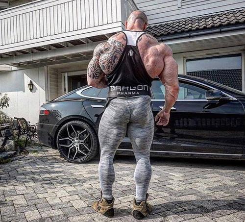 男子健身8年成248斤巨兽,只为女儿能自豪说:我爸比你爸更强壮!