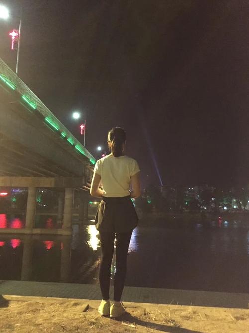 一起入行的同事会陪我去夜跑,一起锻炼身体.