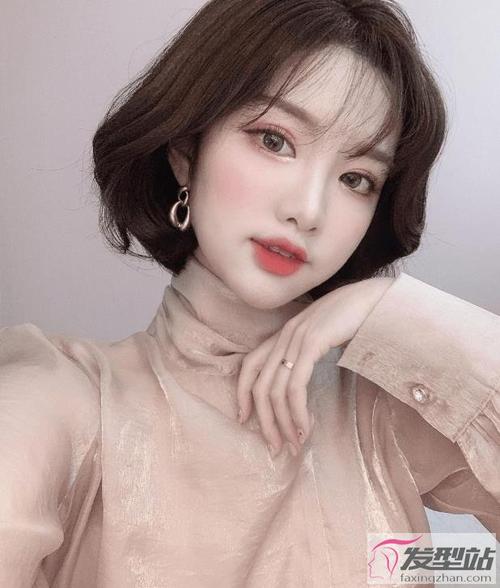矮个子女生的发型推荐齐脸短发显脸小显身高