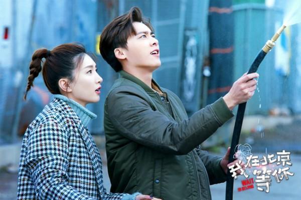 李易峰"碰瓷"时装设计师?《我在北京等你》"车咚吻"来了