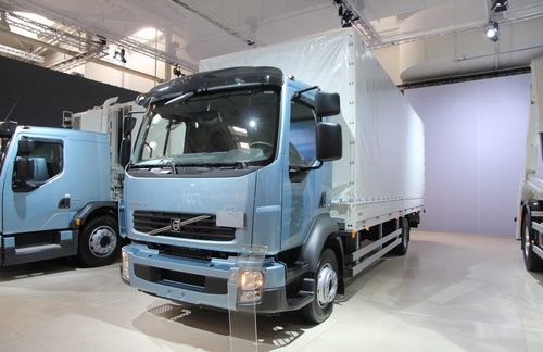 沃尔沃 fl系列 240马力 4x2 厢式载货车 切换车型