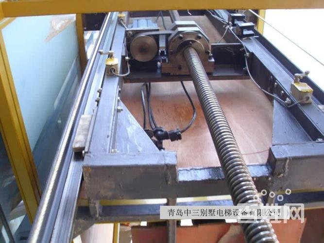载重180公斤Ⅲ型螺杆式电梯----青岛中三
