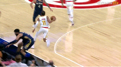 特雷杨穿裆过人羞辱雷迪克半场8次助攻球场小精灵打球越发成熟