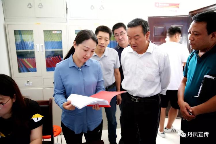 丹凤县委书记郑晓燕督查秦岭生态环境专项整治和脱贫攻坚工作