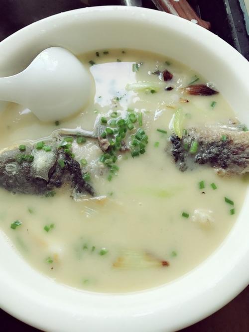 我很简单也很极端╮做的鲫鱼汤