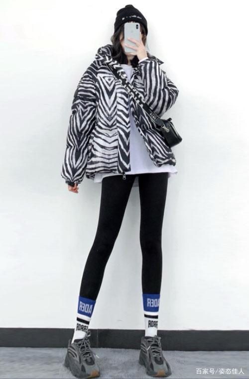 袜子裹"无痕裤"的穿法火了!裤子与腿合二为一,明星们