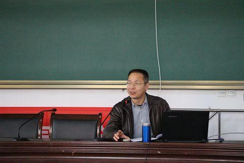省教研员牛学文莅临指导我县初中社会90学识培训