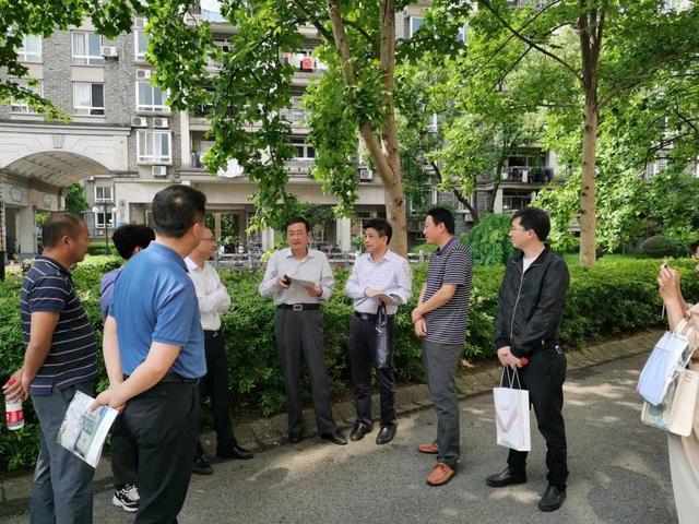 副市长金涛带队调研加装电梯民生工程进度