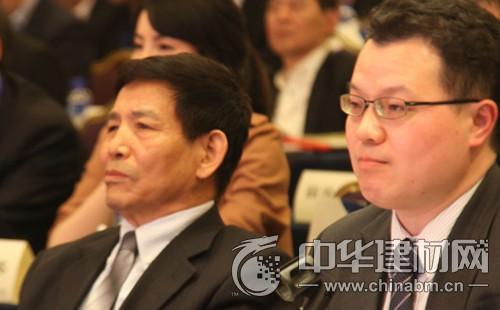 中国建筑材料联合会乔龙德会长,国家发改委外资司吴红亮副司长出席