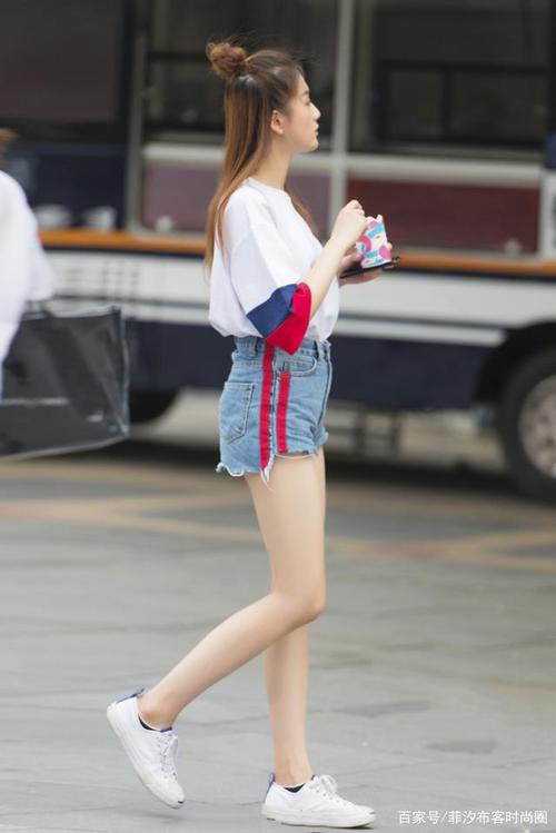 时髦女生夏天就爱穿短裤,不比短裙逊色,保持凉爽又百搭