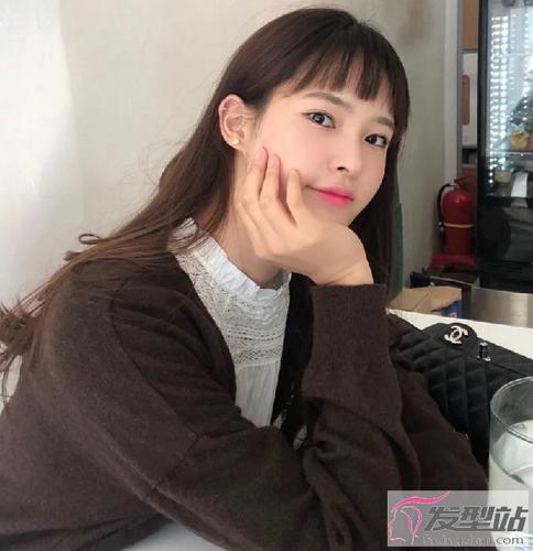 这款刘海比较清新可爱,甜系的刘海给人一种心动的感觉,薄透的刘海即便