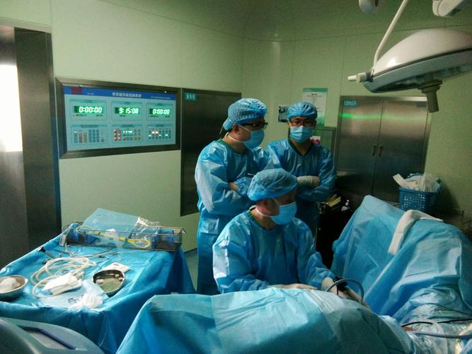 潍坊医学院附属医院泌尿科使用硕通镜完成左侧输尿管上段结石碎石取石