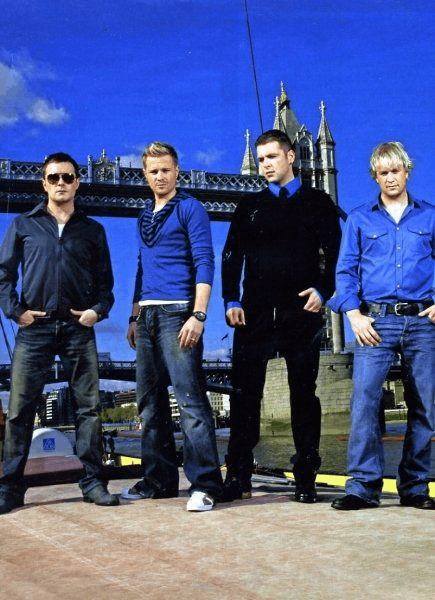 westlife (官方译名西城男孩;又译西域男孩)是在1998年成立的爱尔兰
