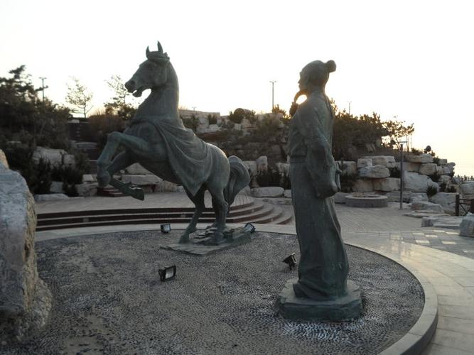 养马岛地质公园雕塑随拍——伯乐相马