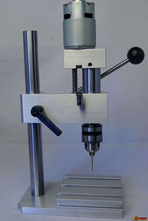 自制的高精度小台钻.