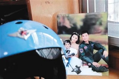"这样感人的词句,出自已牺牲的歼15飞行员张超的妻子所写的朋友圈.
