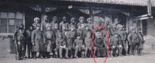 历史上的谢文东土匪头子上将司令被摄影机俘虏