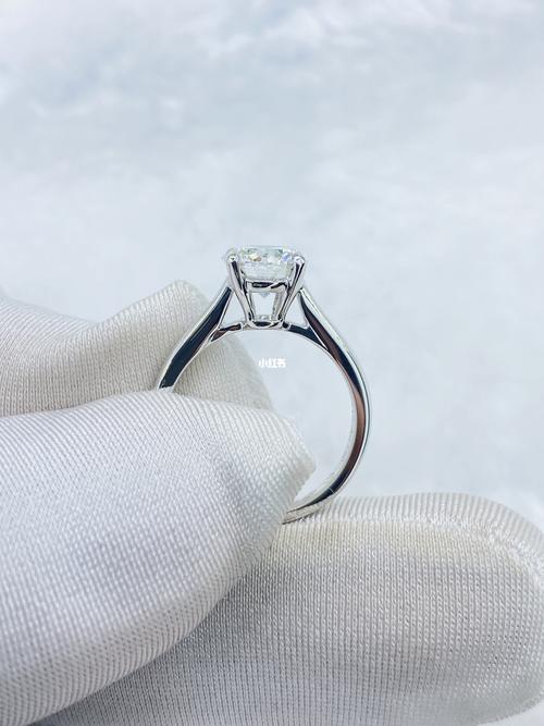 卡地亚经典四爪克拉钻戒,石重品质参数在最后一张图 有没有越看越喜欢