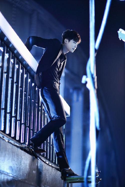 水木mbc《w-两个世界》李钟硕 (850×1275)